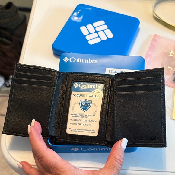 Columbia Black RFID Security Wallet - Picture 4 of 4